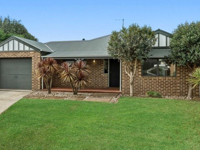 Contemporary Comfort in a Quiet Highton Setting