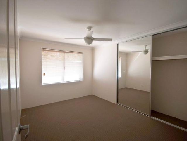 Contemporary Comfort Meets Convenience – Exceptional 3x2 Thornlie Home!