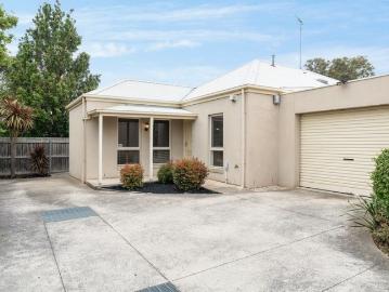 Contemporary Comfort Moments from Pakington Street