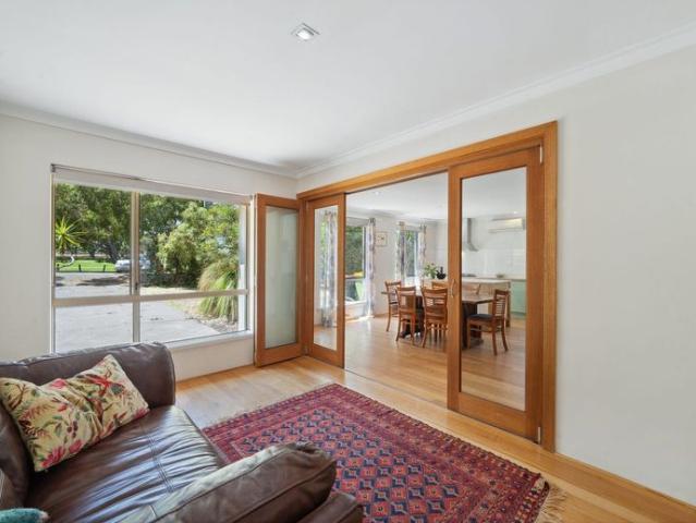 Contemporary Comfort Opposite The Park