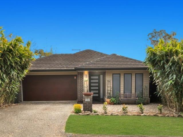 Contemporary Comfort Opposite Scenic Parklands!