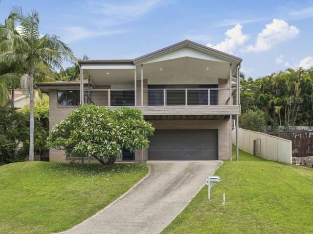 Contemporary Comfort, Stunning Views & Family Appeal.