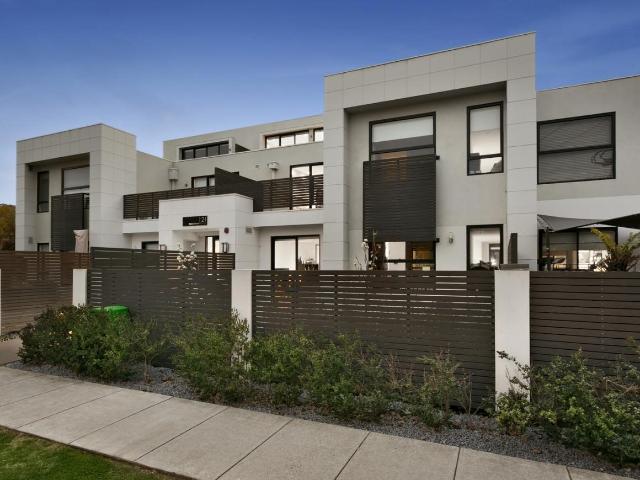 CONTEMPORARY COMPLEX