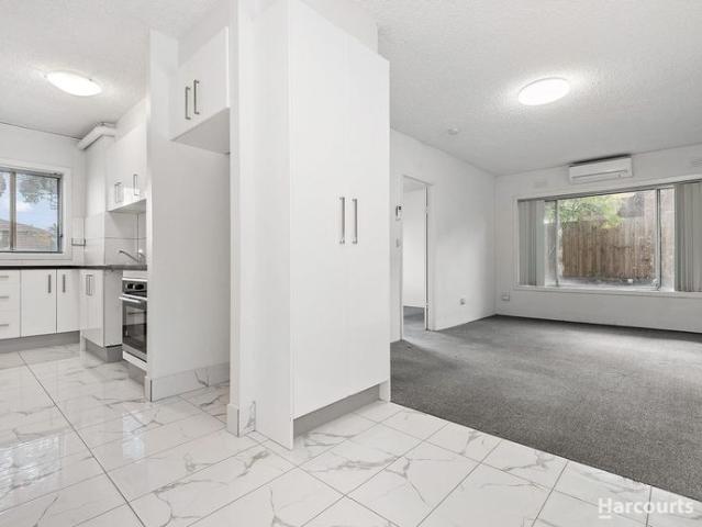 Contemporary Convenience & Comfort in a Prime Setting