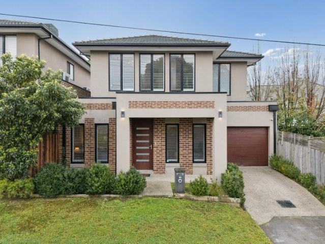 Contemporary Convenience with a Ground Floor Master