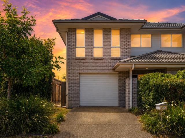 Contemporary Coomera Townhouse Low Maintenance Living in a Great Location Offers over $849,000