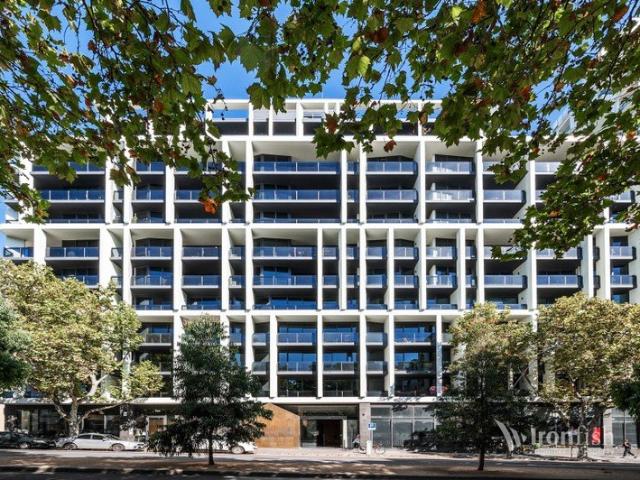 Contemporary Carlton Living in the Prestigious Eminence
