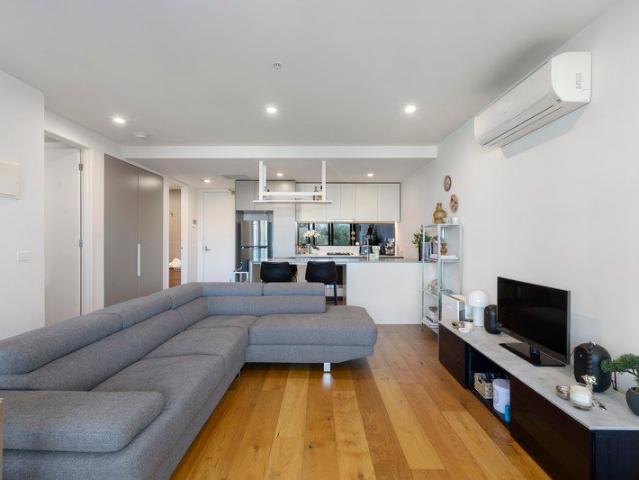 Contemporary Cheltenham Living with Lifestyle Convenience
