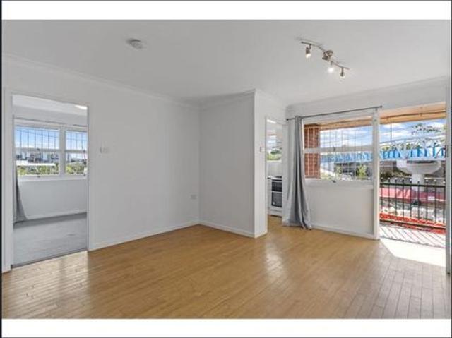 Contemporary City Fringe Living: Just Minutes from the CBD