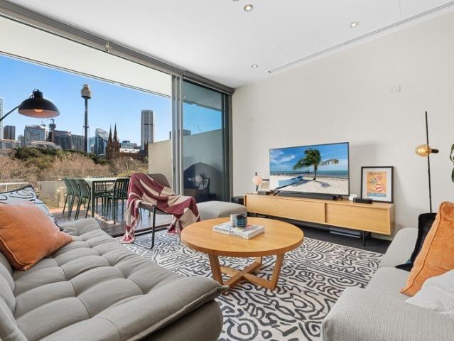 Contemporary City Fringe Living