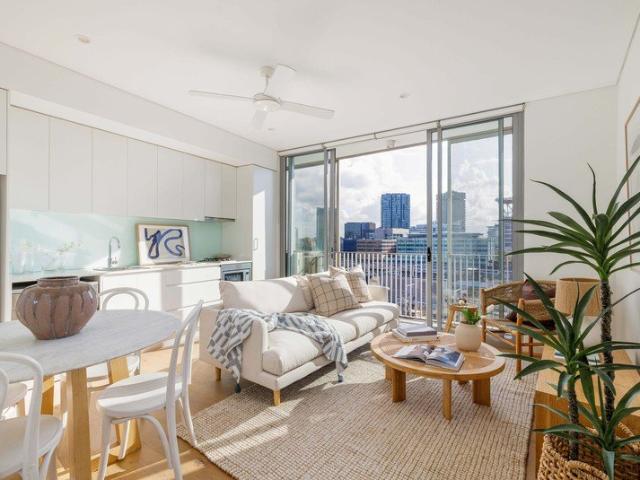 Contemporary city home overlooking Central Station