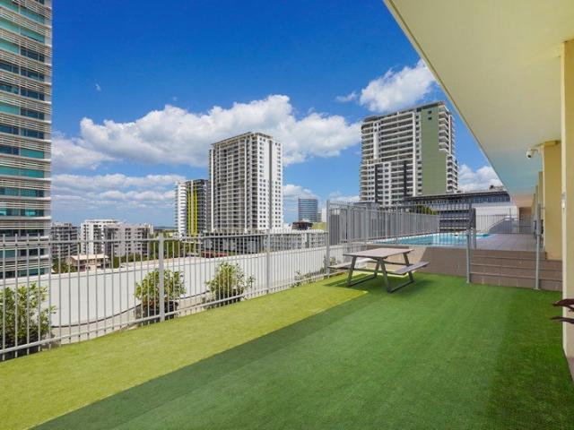 Contemporary City Living with Darwin City Views
