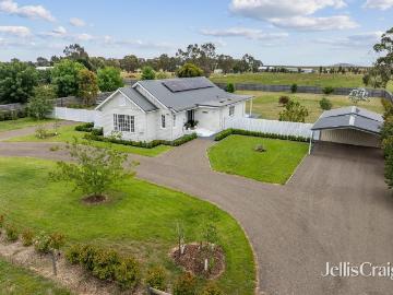 Clunes, Hepburn, Victoria - Garden, Equipped kitchen