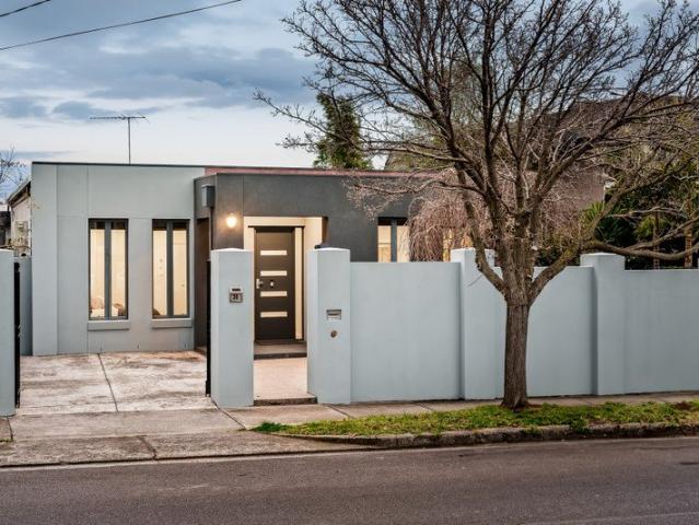 Contemporary Class, Exceptional Privacy