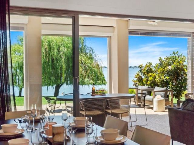 Contemporary Class on the Absolute Waterfront