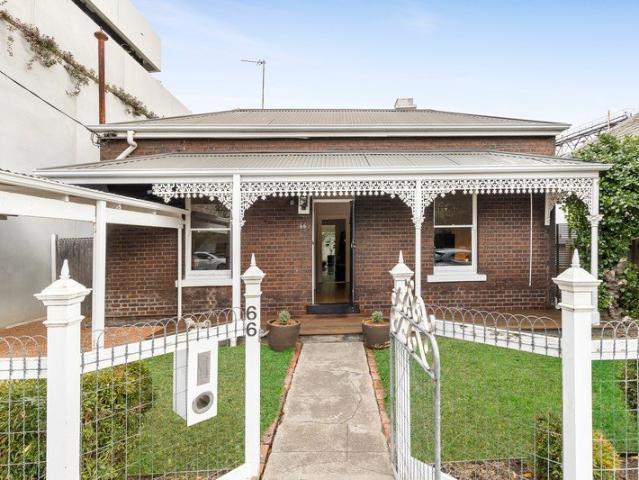 Contemporary Richmond Living with Garden Oasis, Parking and Lifestyle Convenience