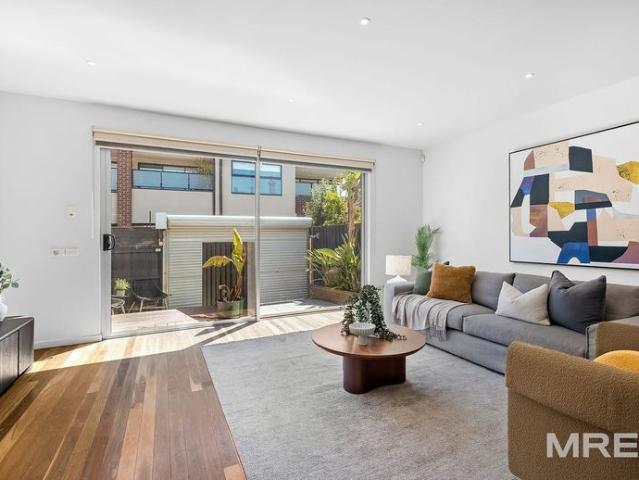 Contemporary Cul de sac living