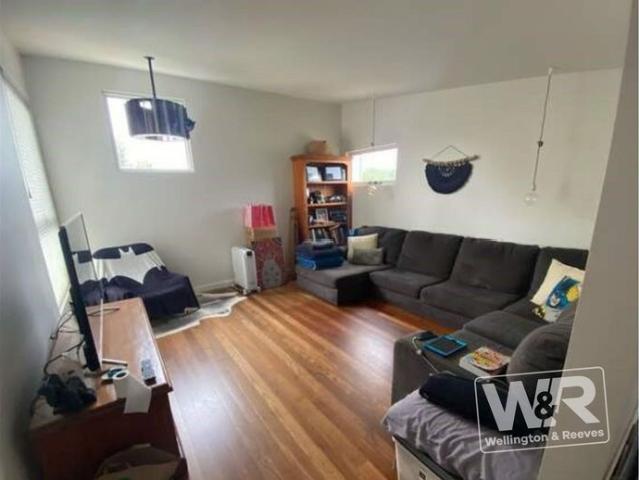CONTEMPORARY AND CONVENIENT 3 BEDROOM HOME