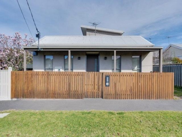 Contemporary and Enviable Living Minutes from CBD