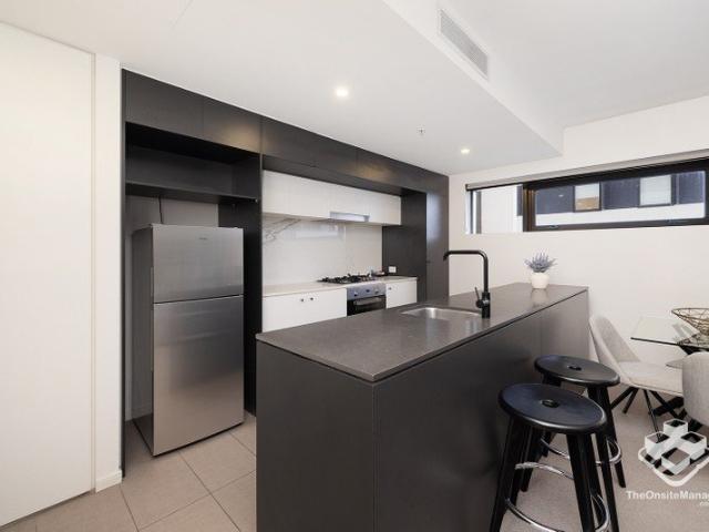 Contemporary and Spacious Fully Furnished One Bedroom Apartment ? Available for Move In in July