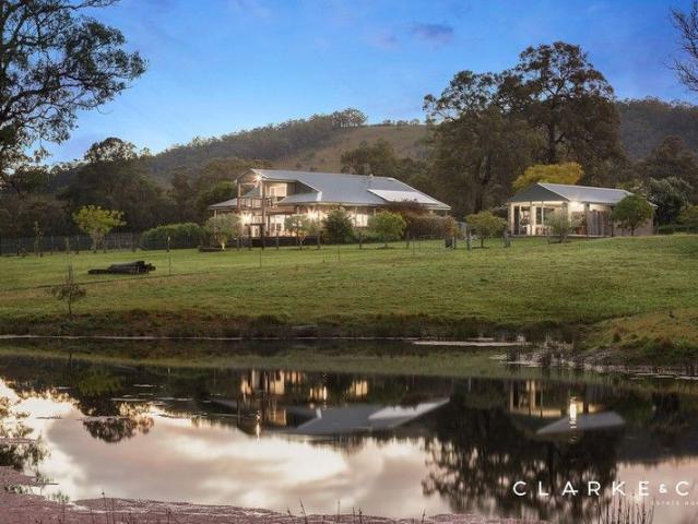 CONTEMPORARY ACREAGE HAVEN IN A PICTURESQUE SETTING!
