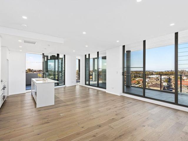 Contemporary Apartment Enjoys Magnificent Views