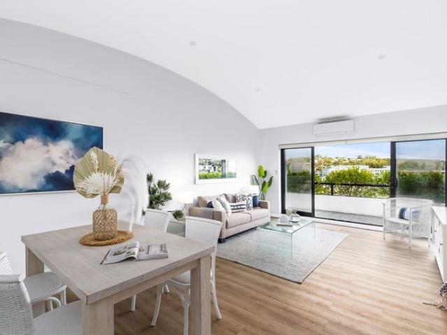 Contemporary Apartment In Boutique Block With Vast Entertainers Terrace