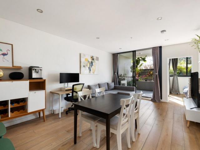 Contemporary apartment in connected pocket