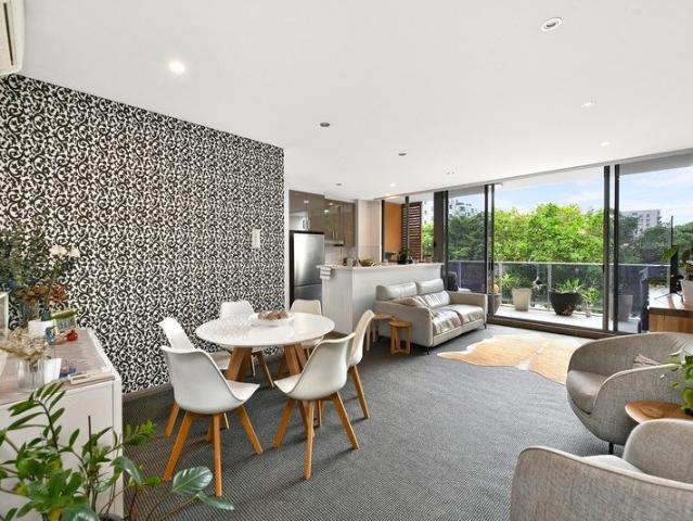 Contemporary Apartment in Prime Rosebery Location