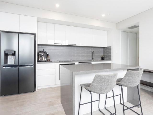 Contemporary apartment in superb central address