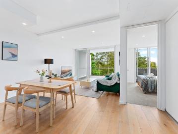 Contemporary apartment in ultra convenient location