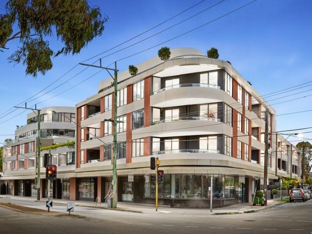 Contemporary Apartment Living with Premium Resident Amenities