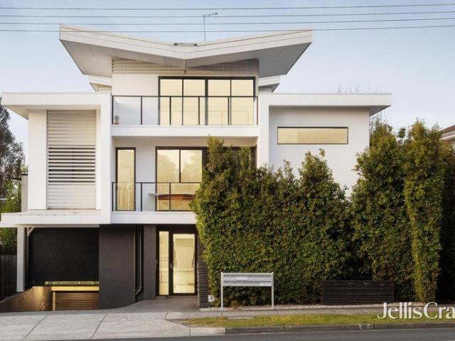 Contemporary apartment living with rooftop terrace and easy freeway access