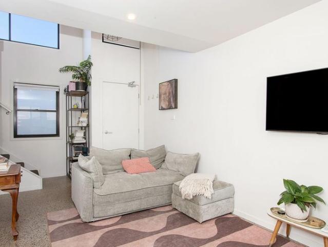 CONTEMPORARY APARTMENT LIVING IN THE HEART OF HAMILTON, UNFURNISHED OR FURNISHED OPTION