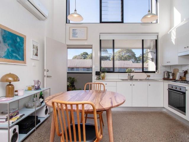 CONTEMPORARY APARTMENT LIVING IN THE HEART OF HAMILTON, UNFURNISHED OR FURNISHED OPTION