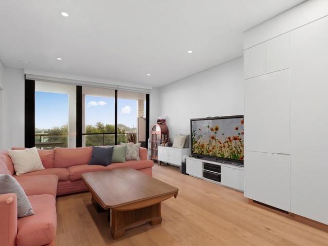 Contemporary Apartment Living in the Heart of Rosebery