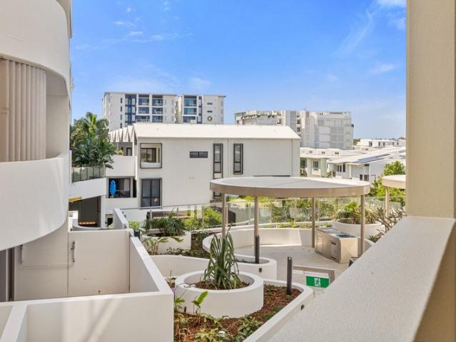 Contemporary Apartment Living in a Prime Coastal Setting