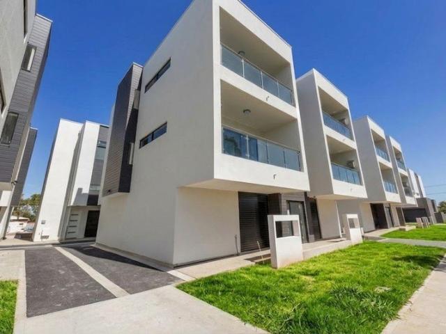 Contemporary Apartment Living in Royal Park