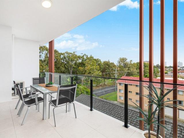 Contemporary apartment with elevated outlook in central Tweed locale