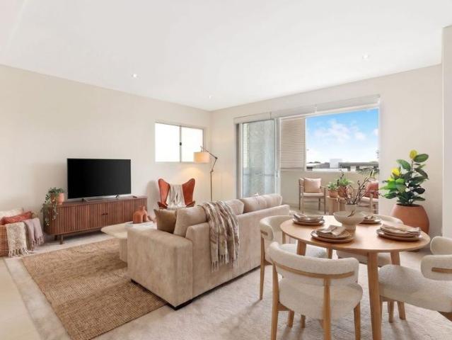 Contemporary Apartment with North Facing Balcony in a Prime Killara Location
