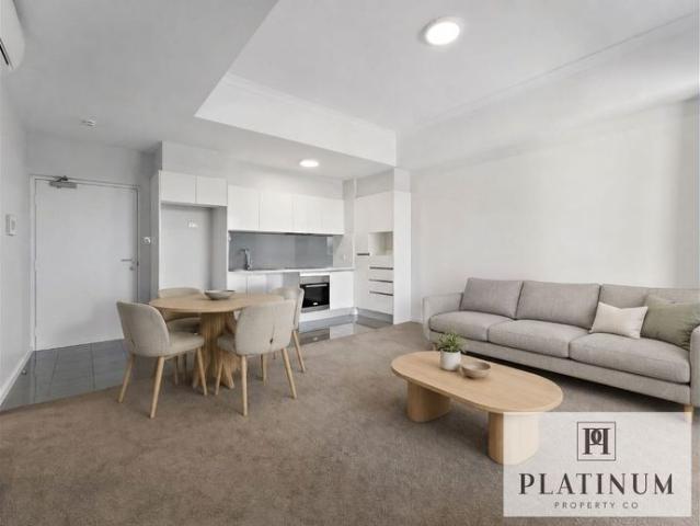 CONTEMPORARY APARTMENT WITH SWEEPING VIEWS