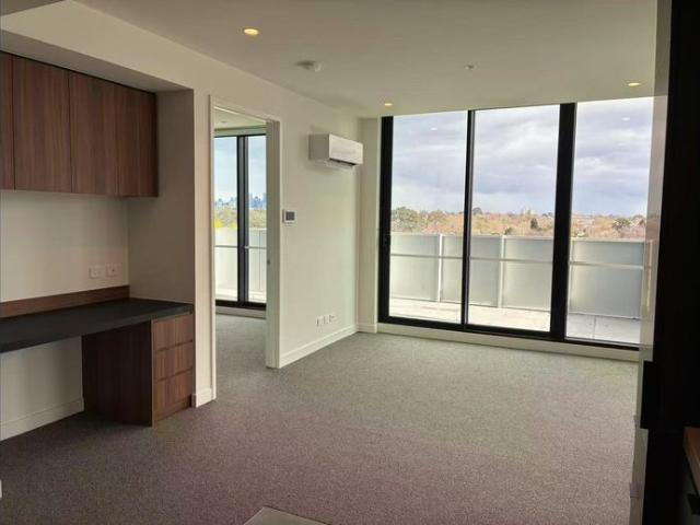 Contemporary Apartment with Resort Style Amenities
