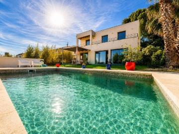 CONTEMPORARY ARCHITECT DESIGNED VILLA Close to Montpellier