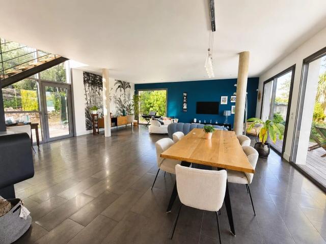 CONTEMPORARY ARCHITECT DESIGNED VILLA Close to Montpellier