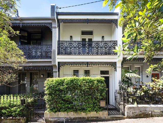 Contemporary architectural living with rooftop views in the heart of Paddington
