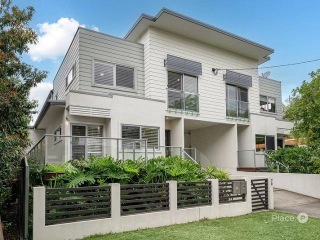 Contemporary Boutique Townhouse Steps Away from Oxford Street