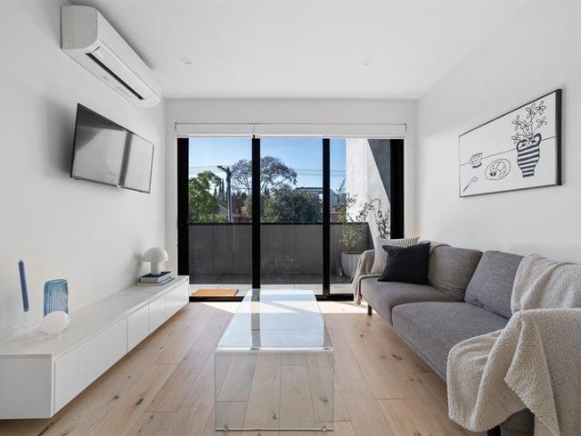Contemporary Bayside Living
