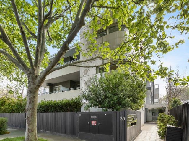 Contemporary Bayside Living in the Heart of Elwood
