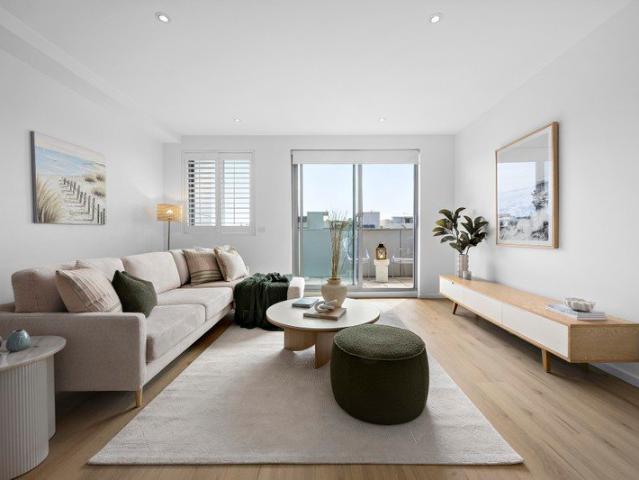 Contemporary Bayside Living in the Heart of Hampton