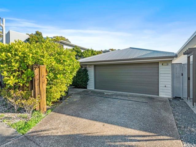 Contemporary Bayside Living on the Birkdale/Wellington Point Border